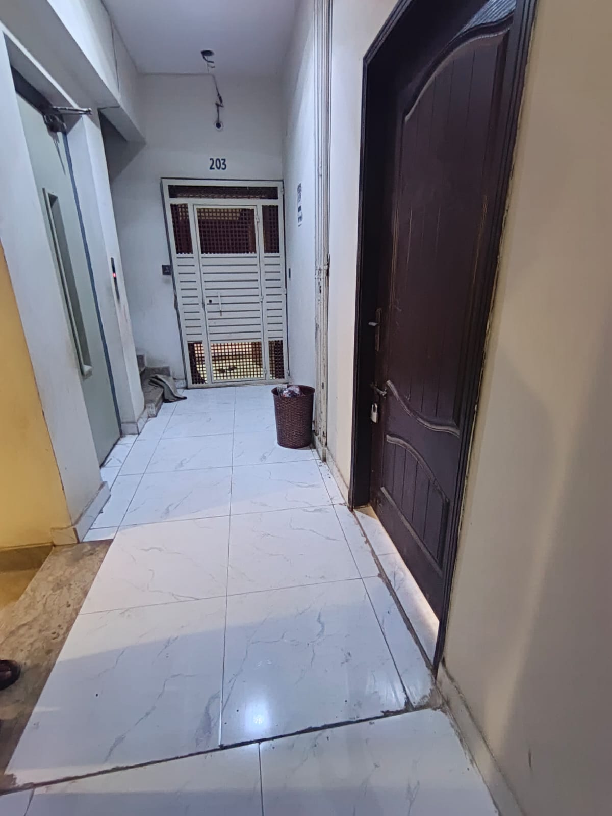 3 Bed Lounge Apartment for Sale on Tariq Road - Image 7